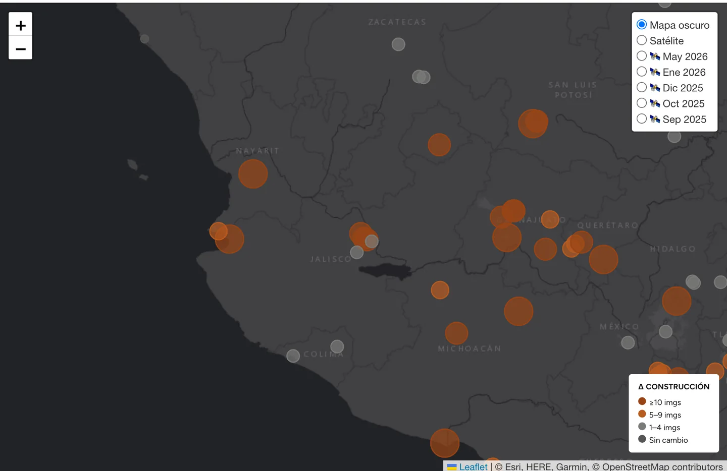 Mapa oscuro del occidente de México con círculos naranjas por plaza y un selector de capas que ofrece satélite y cinco pasadas satelitales fechadas entre septiembre de 2025 y mayo de 2026.
