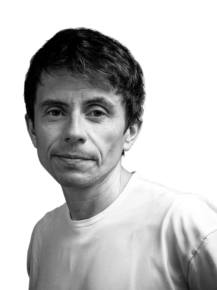 Retrato en blanco y negro de Gabriel Vázquez.