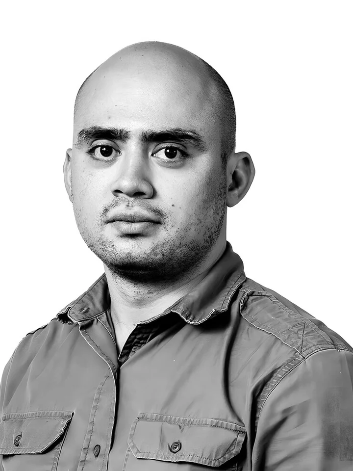 Retrato en blanco y negro de Mike Cruz.